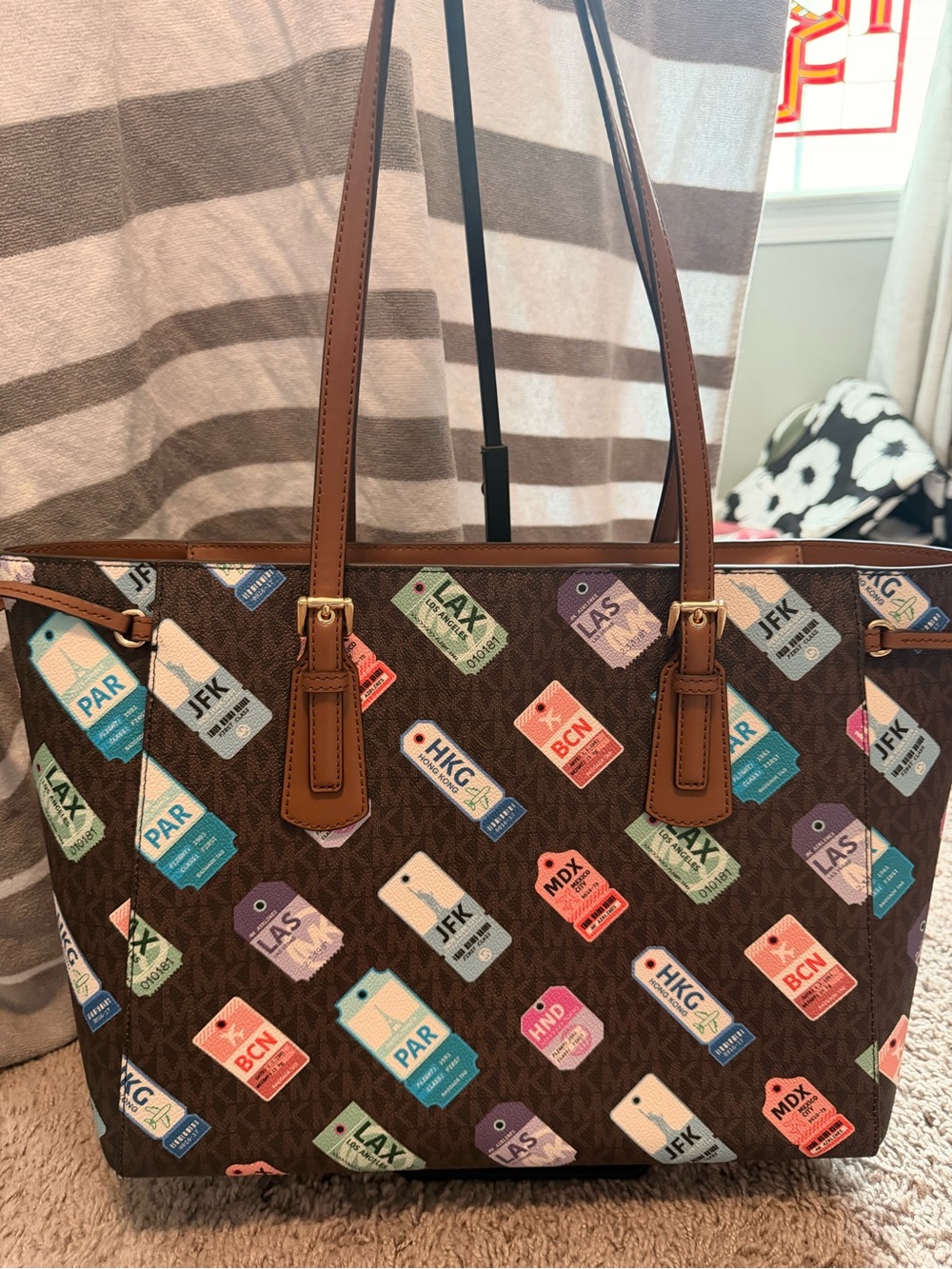 NWT Michael Kors Voyager Signature Logo Tote - Picture 4 of 7